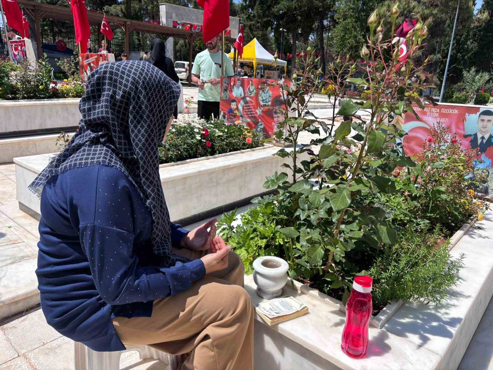 gaziantepte mezarliklar ve sehitlikler arefe gunu doldu tasti 2 drXKWKpQ