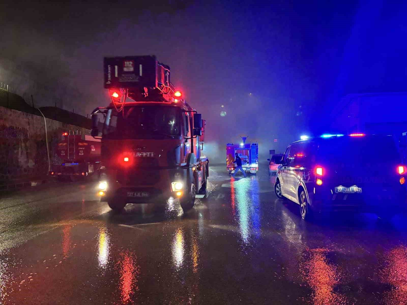 gaziantepte mobilya fabrikasi yangini kontrol altina alindi 3 wYduJ7jj