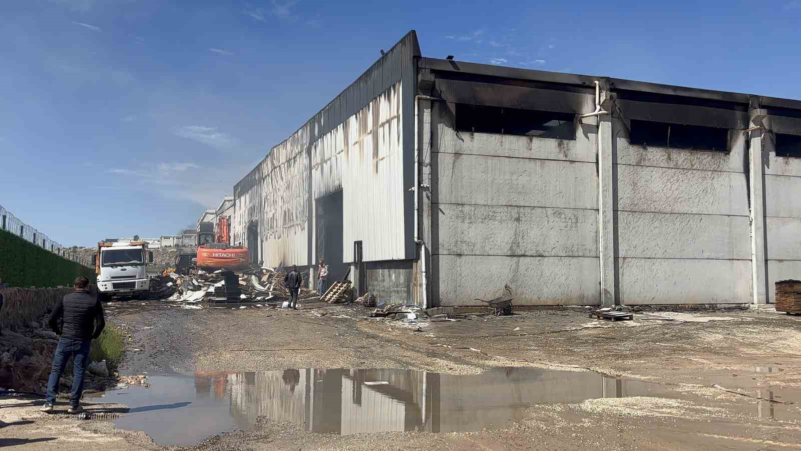 gaziantepte mobilya fabrikasindaki yangin sonduruldu 1 gpFunTWf