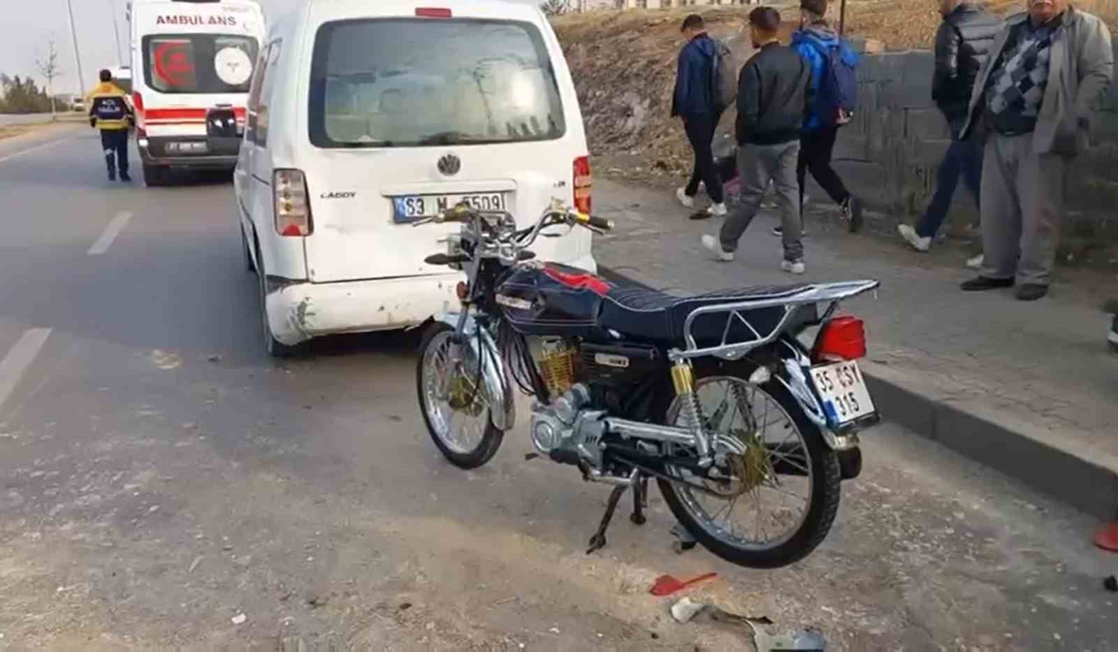 gaziantepte motosiklet otomobile carpti 2 yarali 2 WwaWyPuG