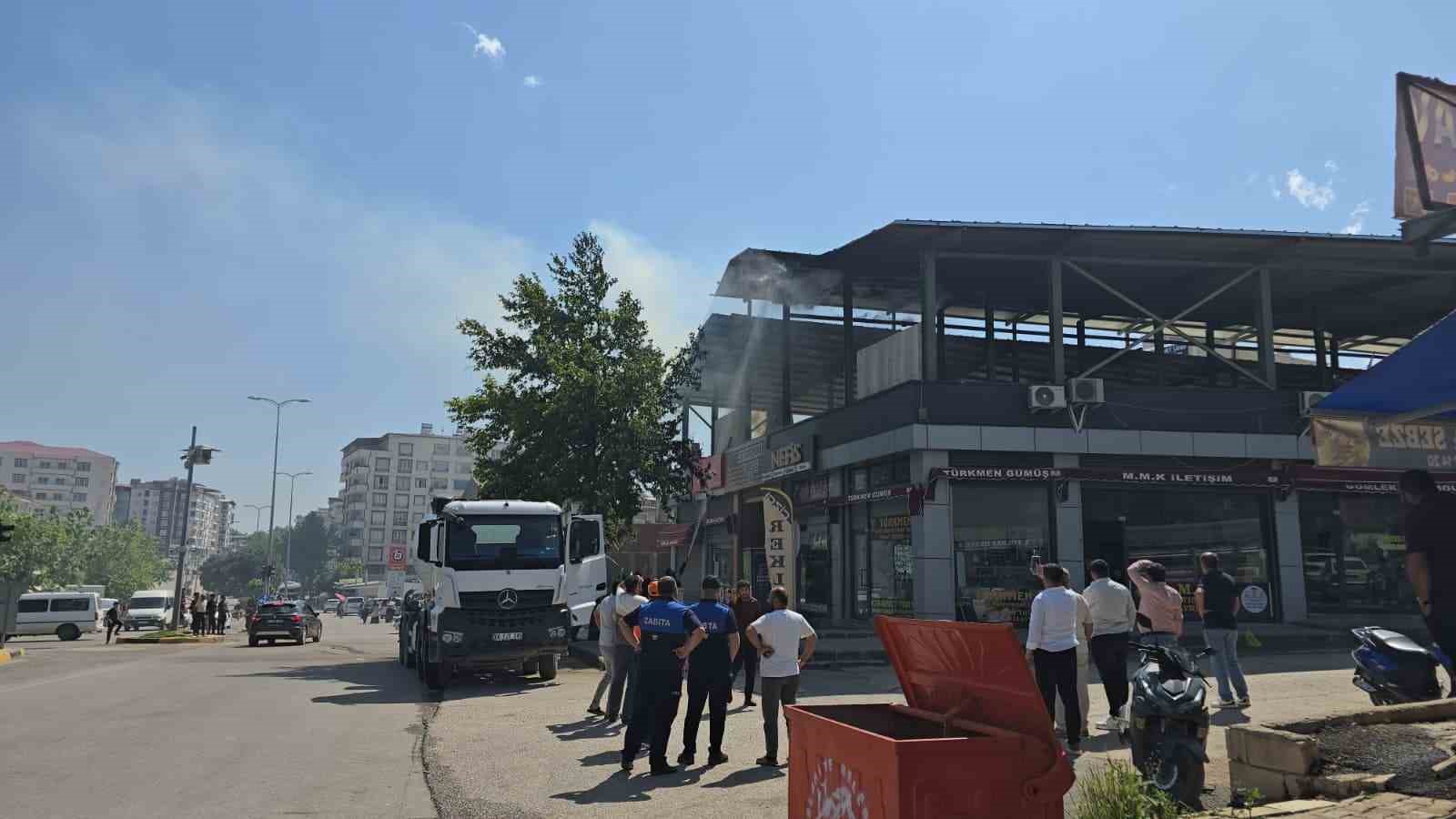 Gaziantep’te muhasebeciler çarşısı tadilatı sırasında korkutan yangın 9 gaziantepte muhasebeciler carsisi tadilati sirasinda korkutan yangin 5