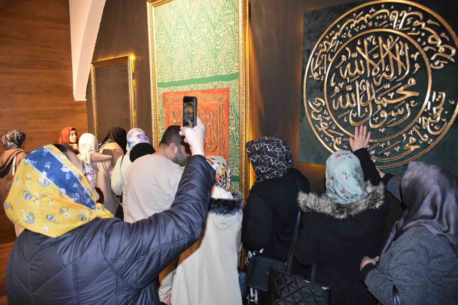 gaziantepte mukaddes emanetler sergisi acildi 0 cgCqnjZp