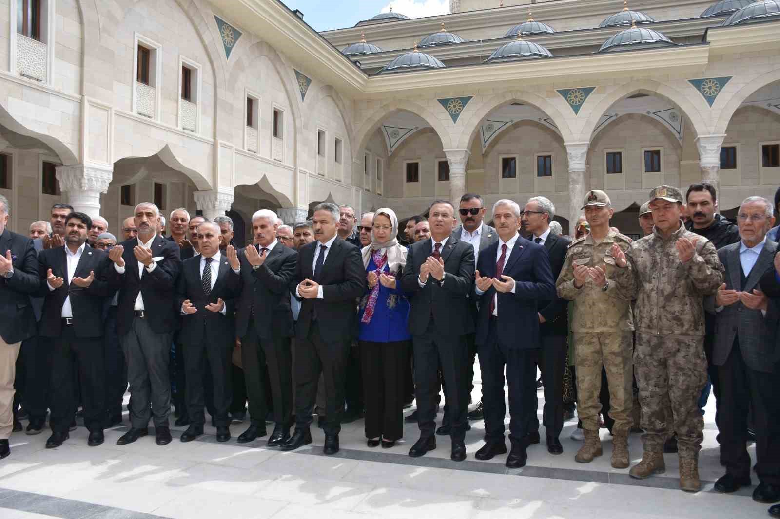 gaziantepte mukaddes emanetler sergisi acildi 4 OOBB6RzJ