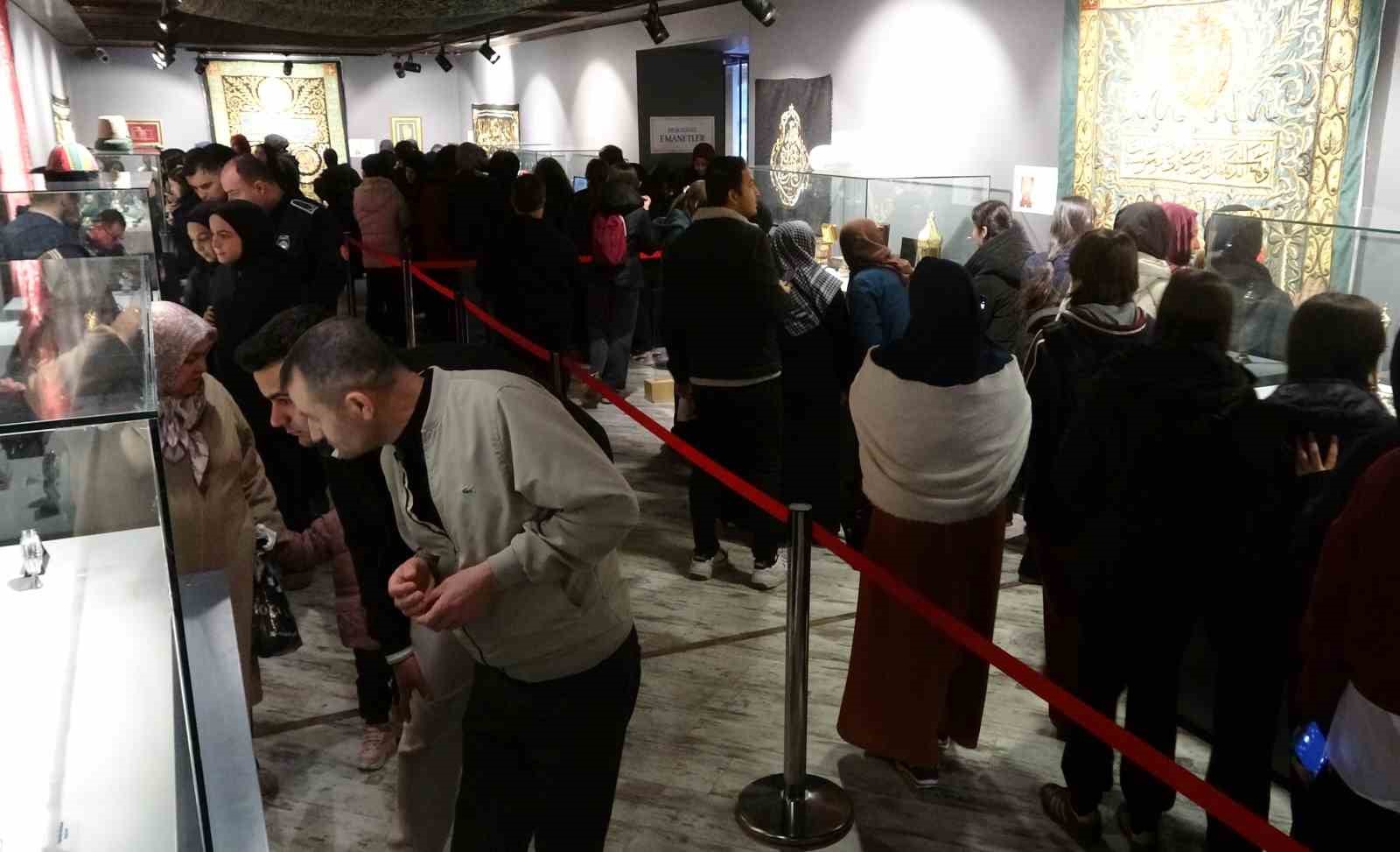 gaziantepte mukaddes emanetler sergisine yogun ilgi uzun kuyruklar olustu 4 k2svUXRi