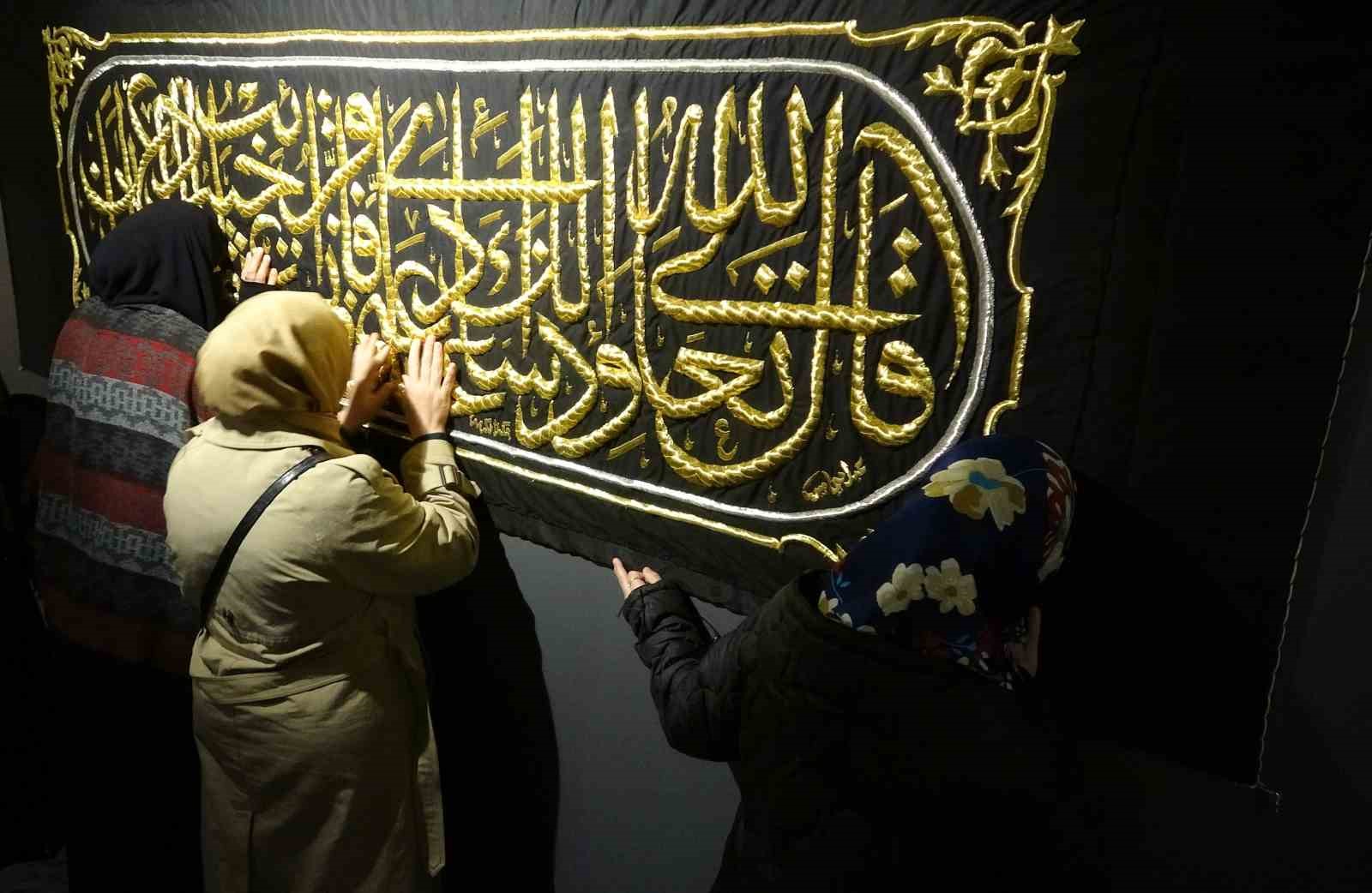 gaziantepte mukaddes emanetler sergisine yogun ilgi uzun kuyruklar olustu 5 W2XZIlXC