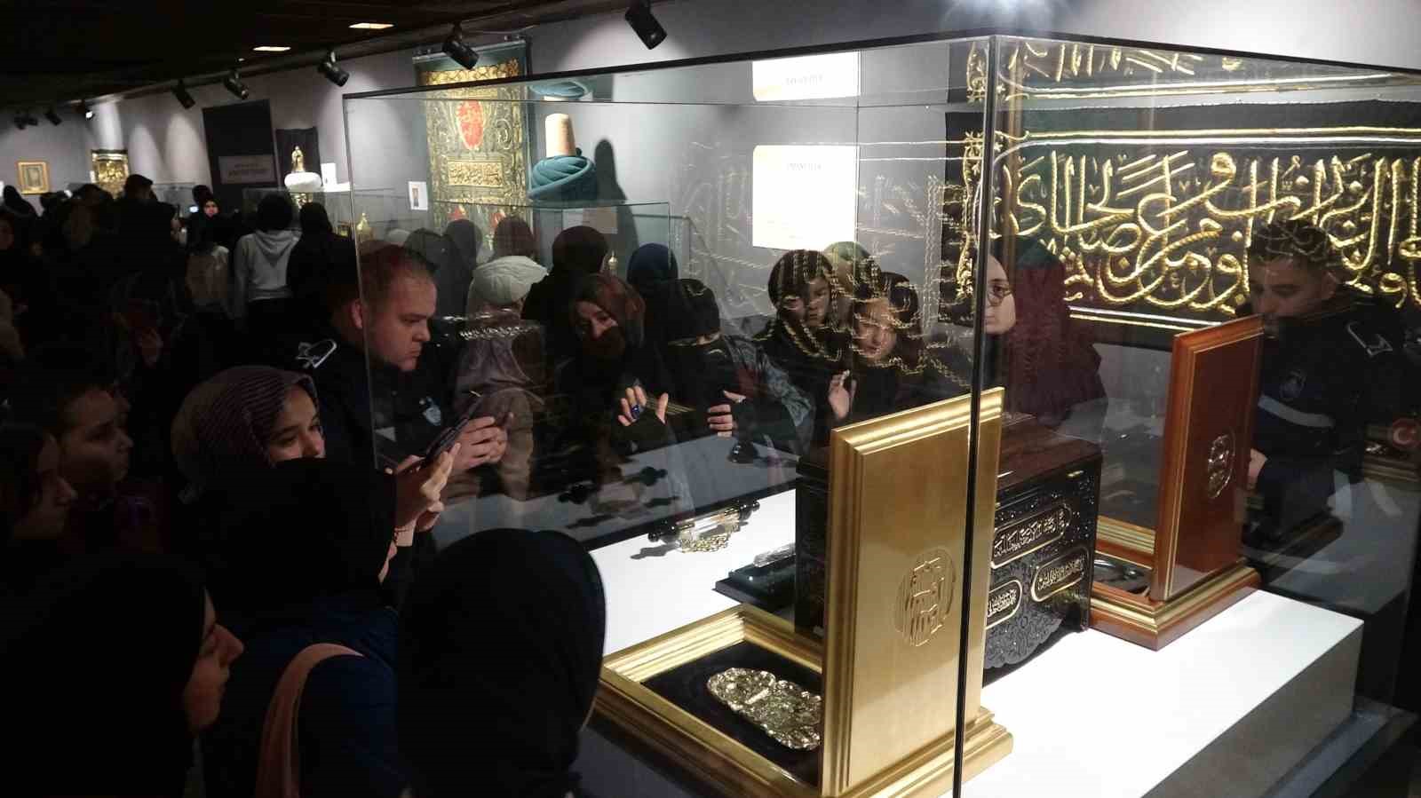 gaziantepte mukaddes emanetler sergisine yogun ilgi uzun kuyruklar olustu 6 5Gj52Z99