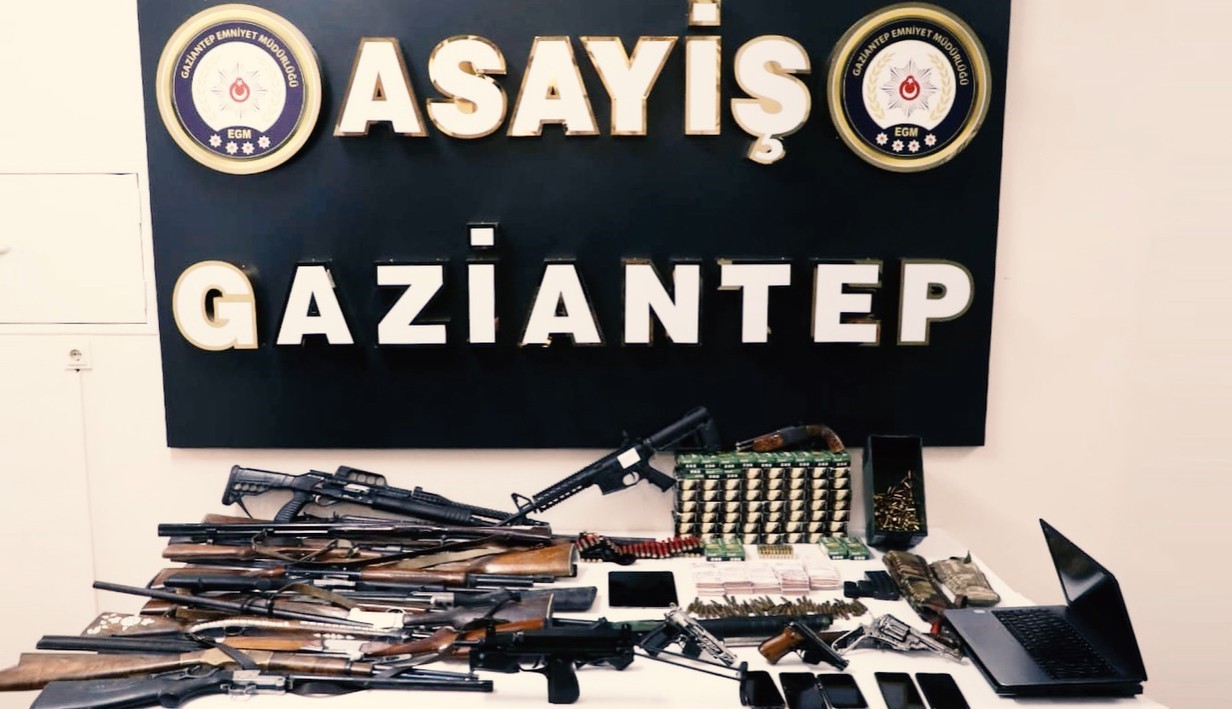 gaziantepte nitelikli dolandiricilik operasyonu 25 adet ruhsatsiz silah ele gecirildi 2 cUHYmu8V