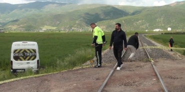 gaziantepte-ogrenci-servisine-tren-carpti-13-ogrenci-hafif-yaralandi-7wySiaKU.jpg