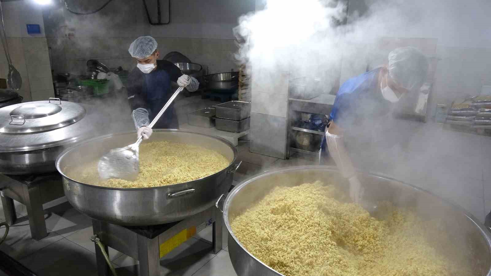 gaziantepte ogrenciler gunde 12 bin kisiye yemek hazirliyor 6