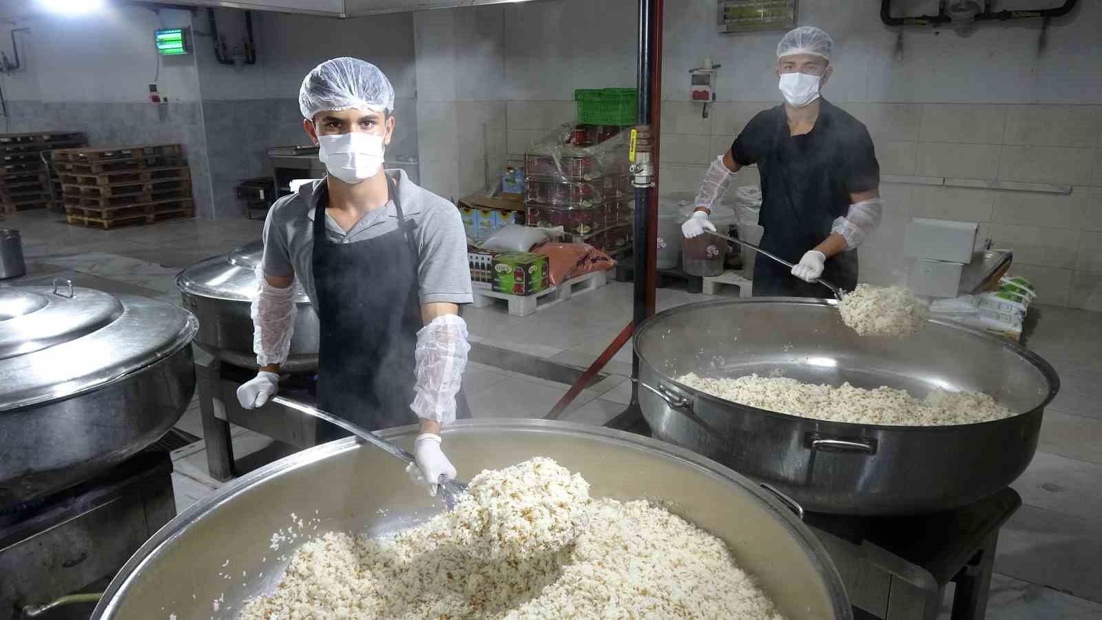 gaziantepte ogrenciler gunde 12 bin kisiye yemek hazirliyor 9 n2EJOwY4