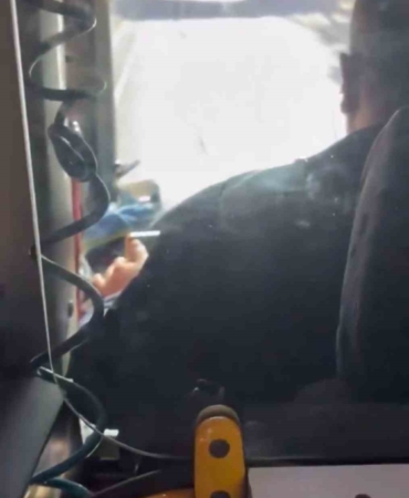 gaziantepte-otobus-soforu-direksiyon-basinda-video-izlerken-goruntulendi-2G6WHEYC.jpg
