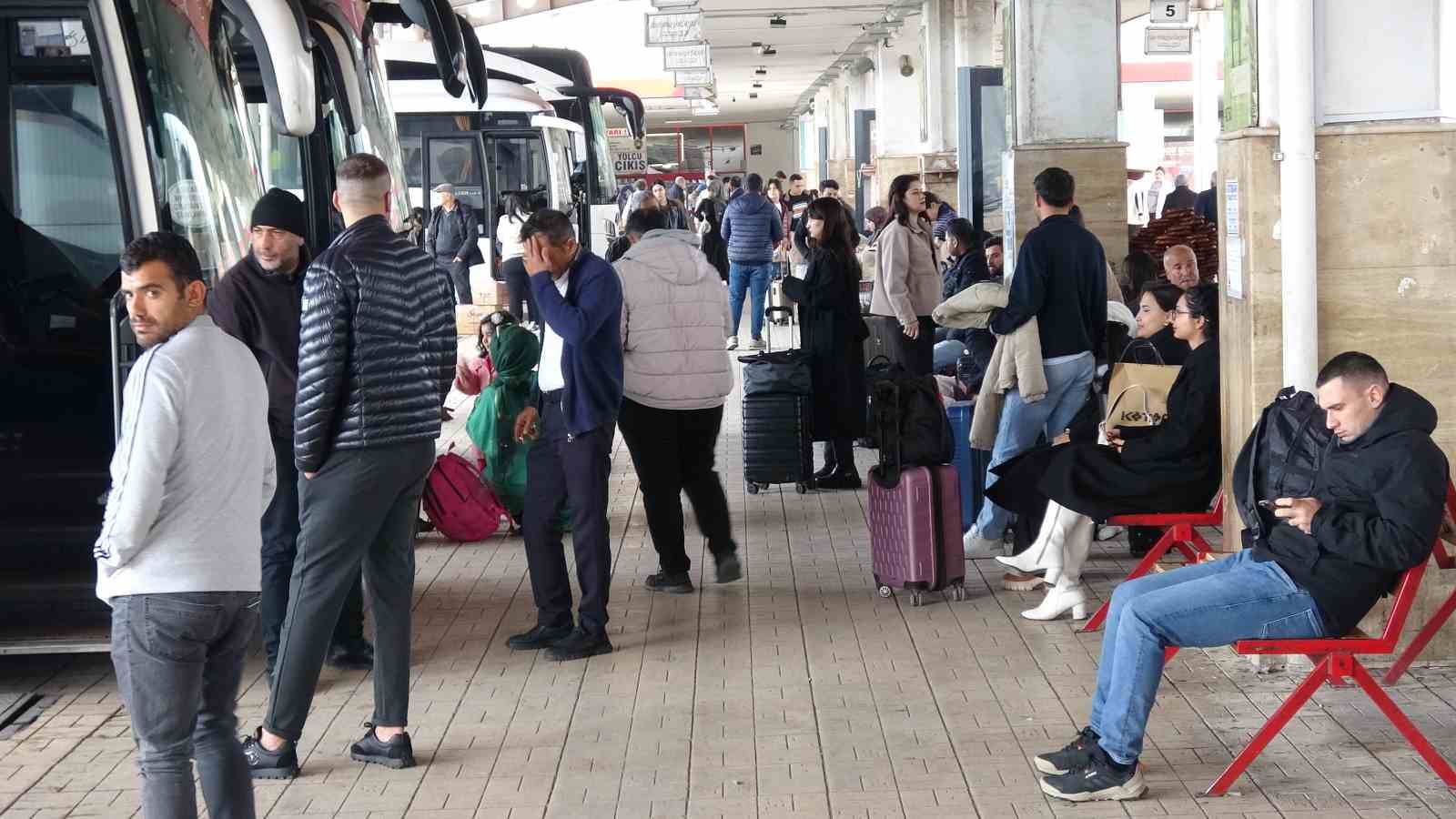 gaziantepte otogarda bayram yogunlugu 1 12nwgKl5