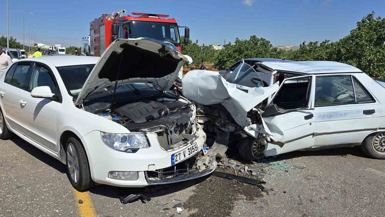 Gaziantep’te otomobiller kafa kafaya çarpıştı: Sürücüler yaralandı 4 gaziantepte otomobiller kafa kafaya carpisti suruculer yaralandi 0 FP7ATKa2