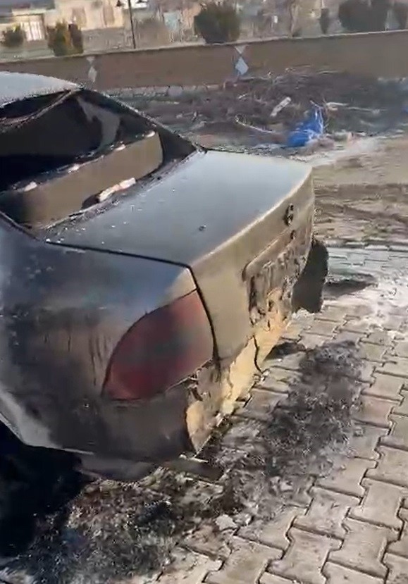gaziantepte park halindeki arac kundaklandi 2