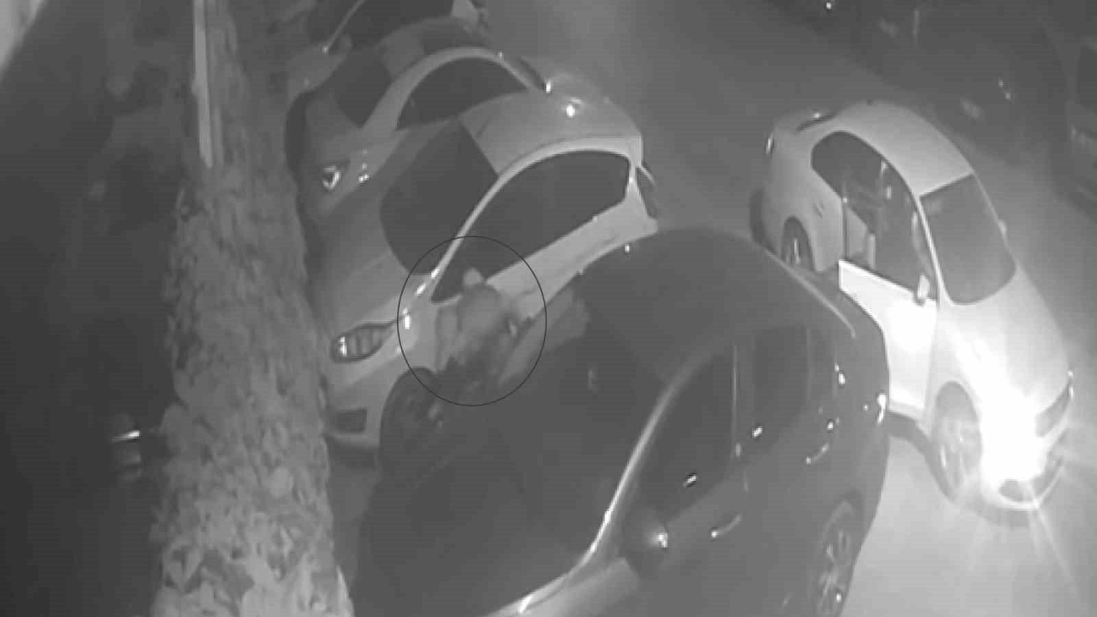 Gaziantep’te park halindeki aracın lastikleri bıçaklandı: O anlar kamerada 5 gaziantepte park halindeki aracin lastikleri bicaklandi o anlar kamerada 1 PvLrBykf