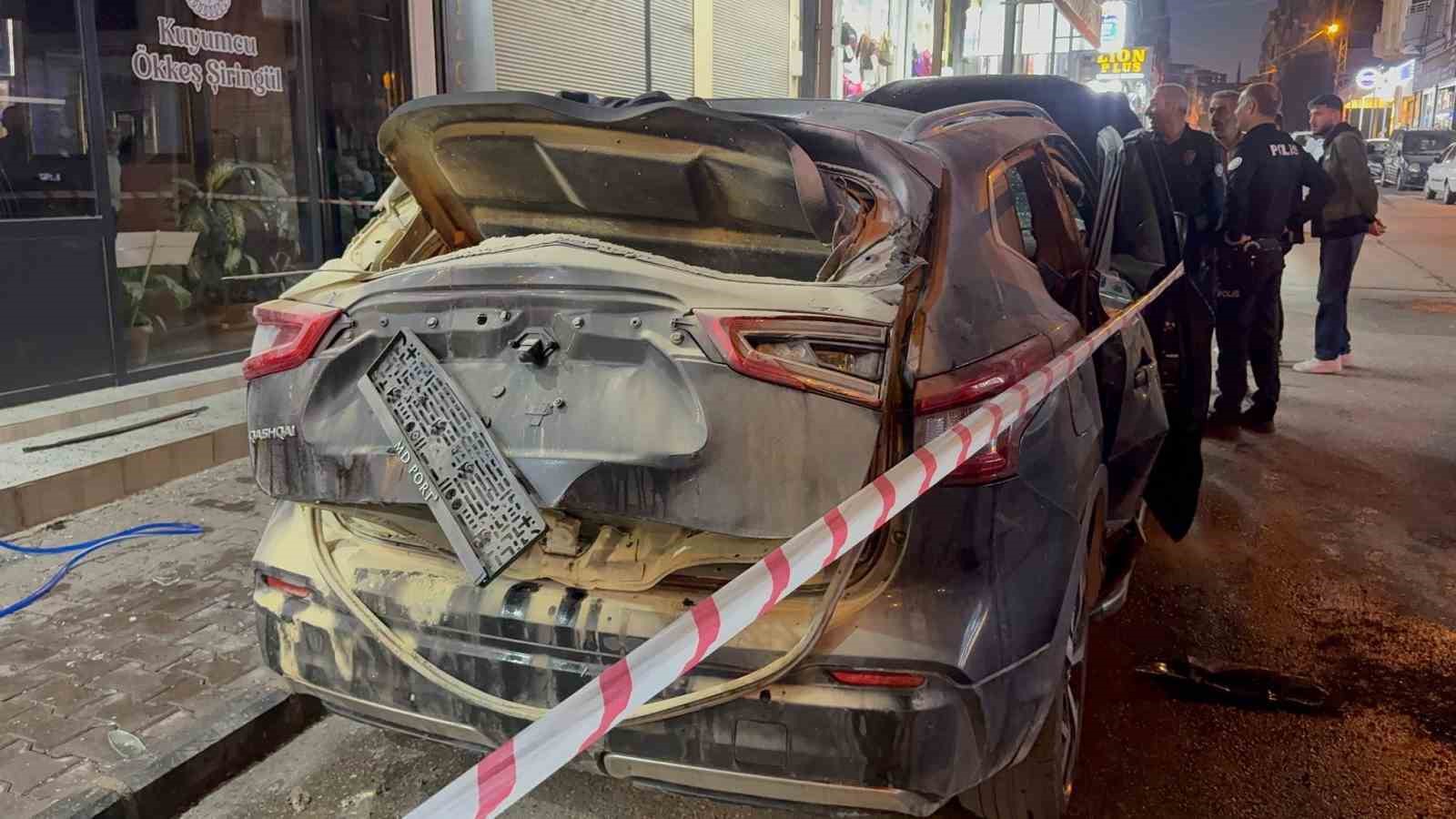 gaziantepte park halindeki otomobilde bulunan mutfak tupu patladi 1 yarali 0 9hh2aCq7