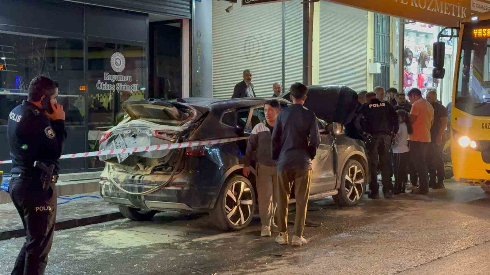gaziantepte park halindeki otomobilde bulunan mutfak tupu patladi 1 yarali 2 PWHNI9zq