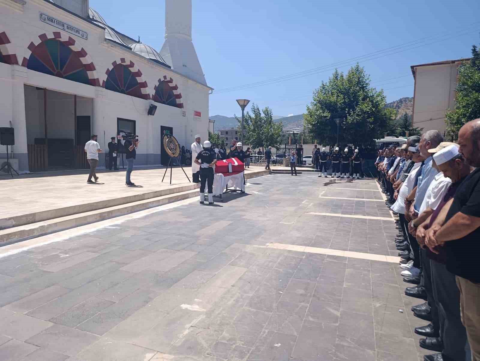 Gaziantep’te polis memuru son yolculuğuna uğurlandı 4 gaziantepte polis memuru son yolculuguna ugurlandi 0 L2w2tBhm