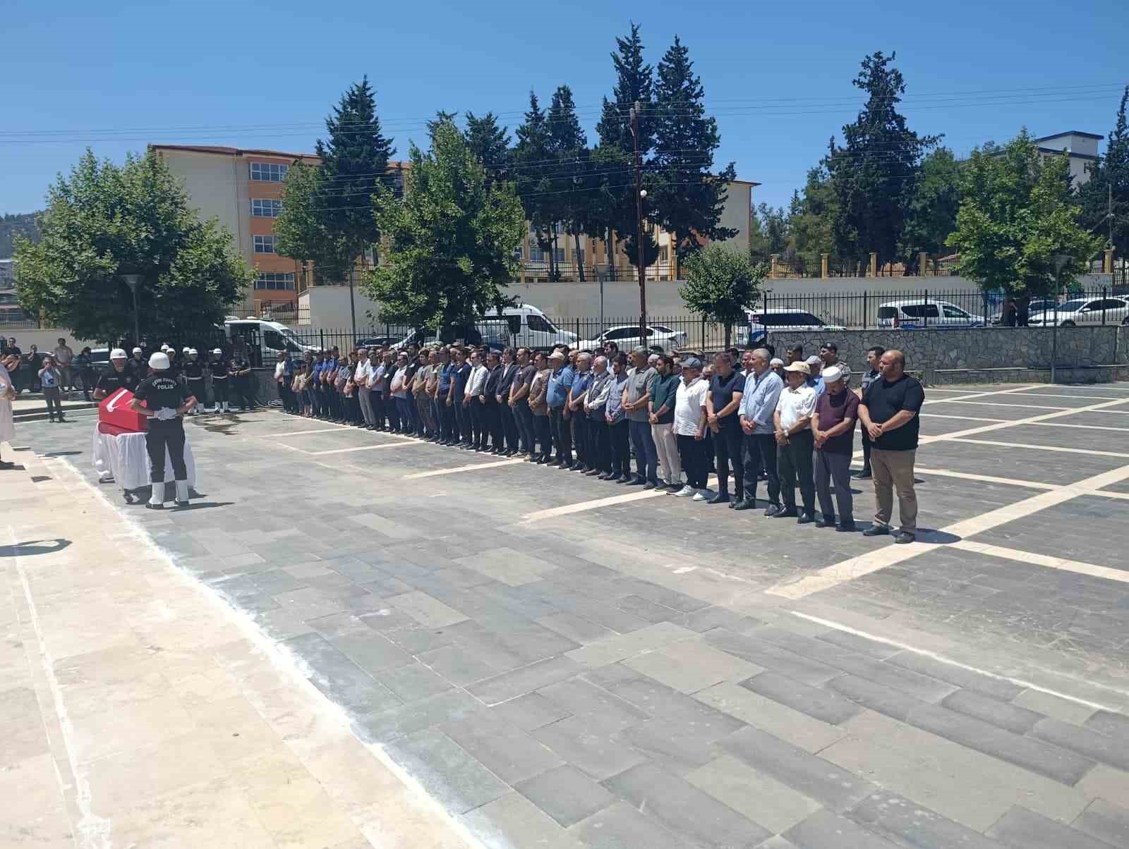 Gaziantep’te polis memuru son yolculuğuna uğurlandı 5 gaziantepte polis memuru son yolculuguna ugurlandi 1 OC1jr6dG