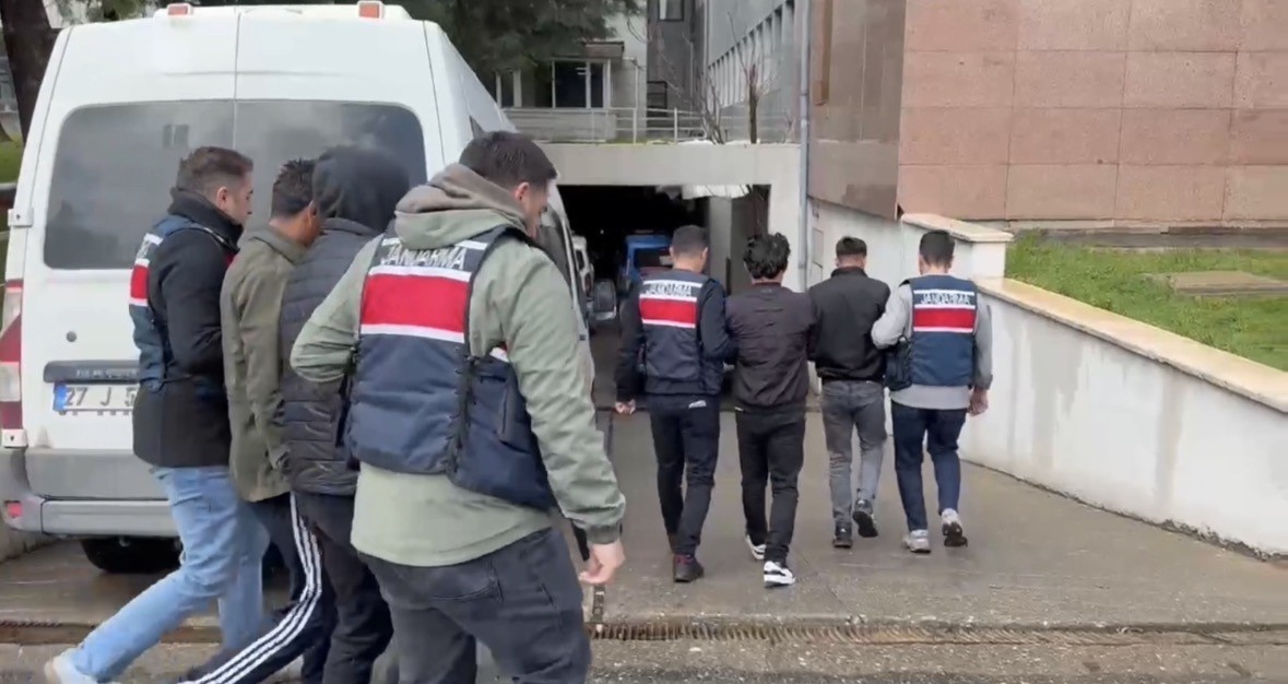 Gaziantep’te şafak vakti DEAŞ operasyonu: 4 şahıs yakalandı 5 gaziantepte safak vakti deas operasyonu 4 sahis yakalandi 1