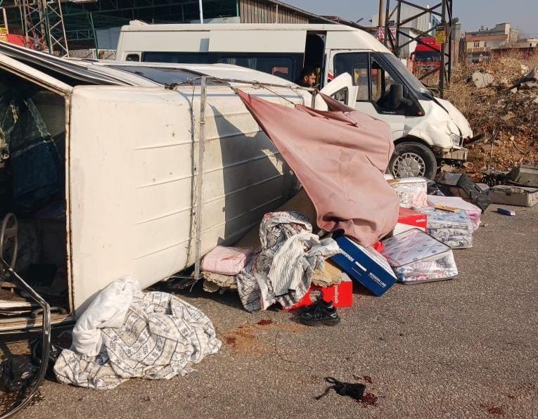 Gaziantep’te servis ile panelvan çarpıştı: Bir kişinin öldüğü feci kaza kamerada 7 gaziantepte servis ile panelvan carpisti bir kisinin oldugu feci kaza kamerada 3 9JLm2ytz