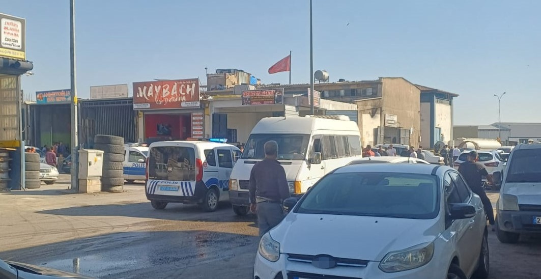 gaziantepte silahli kavga 2 kardes yaralandi o anlar kameraya yansidi 0 7vHXz7hy