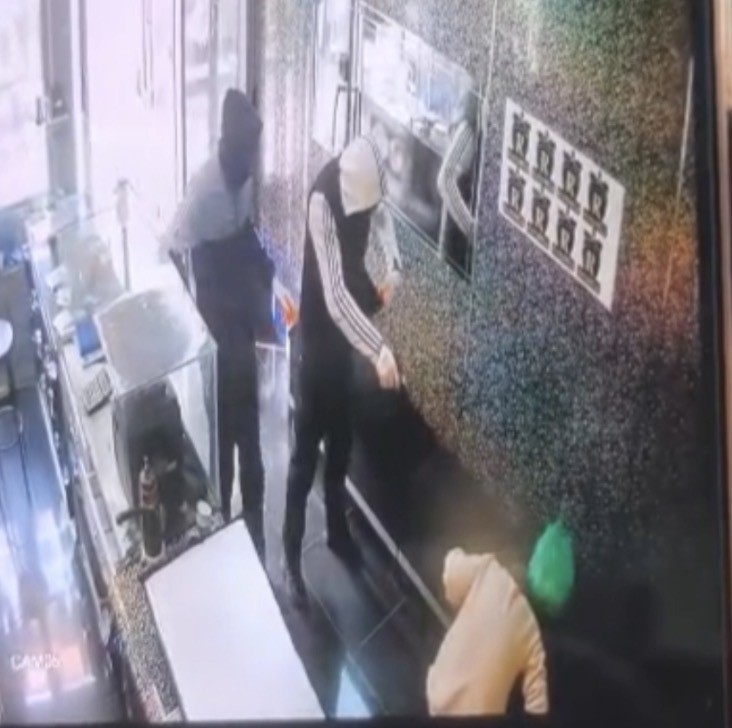 gaziantepte silahli maskeli ve biber gazli kuyumcu soygunu kamerada 1