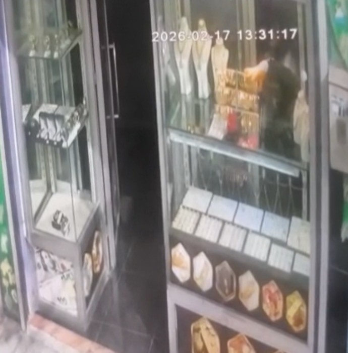 gaziantepte silahli maskeli ve biber gazli kuyumcu soygunu kamerada 5 6gX4zyKC