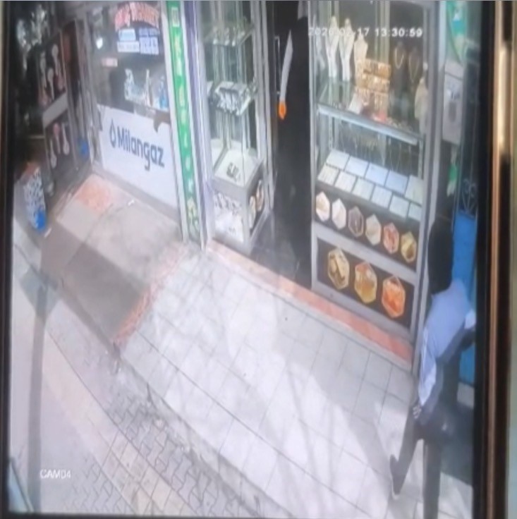 gaziantepte silahli maskeli ve biber gazli kuyumcu soygunu kamerada 6 R8OJ26q9