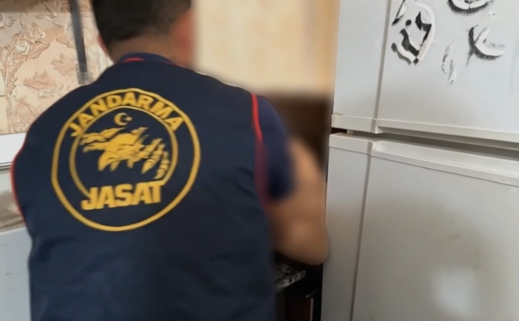 gaziantepte silahli yagma sucundan aranan sahis mutfak dolabinda yakalandi 1 tbZRSWNf