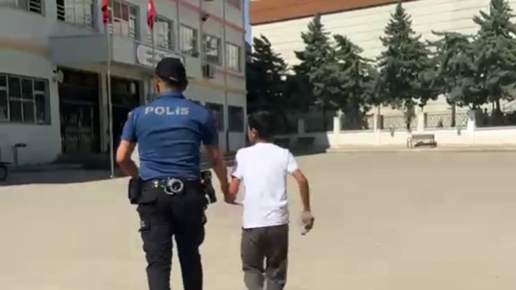 Gaziantep’te sınava geç kalan ve belgesini unutan öğrencilerin yardımına polis yetişti 4 gaziantepte sinava gec kalan ve belgesini unutan ogrencilerin yardimina polis yetisti 0