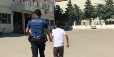 gaziantepte-sinava-gec-kalan-ve-belgesini-unutan-ogrencilerin-yardimina-polis-yetisti-uc6gvcrt.jpg