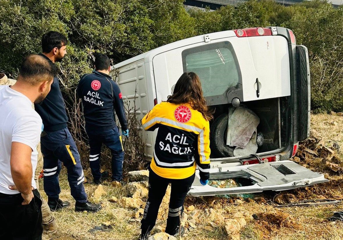 gaziantepte tarim iscilerini tasiyan minibus sarampole uctu 1 olu 3 agir yarali 1 8aDkaZqf