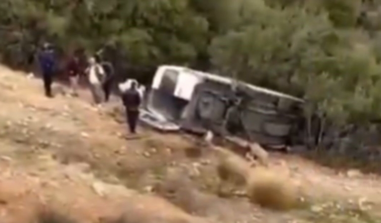 gaziantepte-tarim-iscilerini-tasiyan-minibus-sarampole-uctu-1-olu-3-agir-yarali-XNFLsMxm.jpg