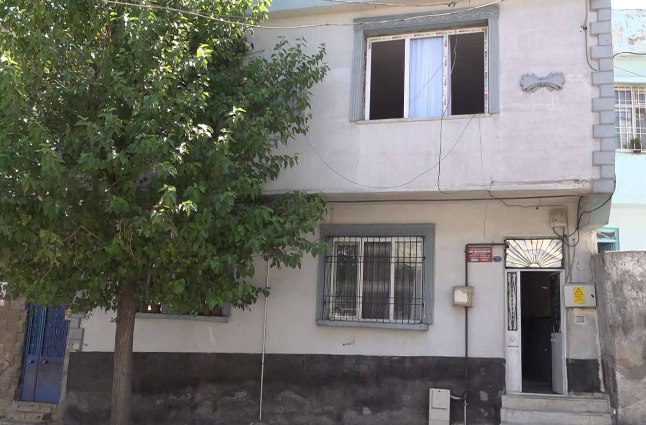 Gaziantep’te tatile giden aileye hırsız şoku: Yaklaşık 1 kilo altını çaldılar 6 gaziantepte tatile giden aileye hirsiz soku yaklasik 1 kilo altini caldilar 2 6U3EnBnE