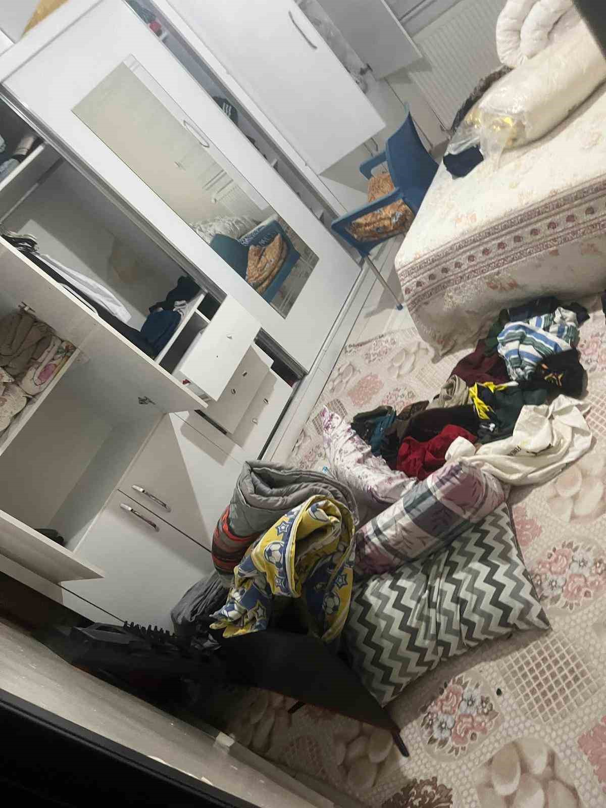 Gaziantep’te tatile giden aileye hırsız şoku: Yaklaşık 1 kilo altını çaldılar 7 gaziantepte tatile giden aileye hirsiz soku yaklasik 1 kilo altini caldilar 3 IMkL11BB