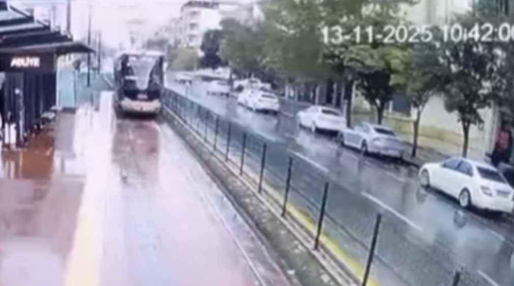gaziantepte tramvaya yildirim isabet etme ani kamerada 1 5UUjgEEG