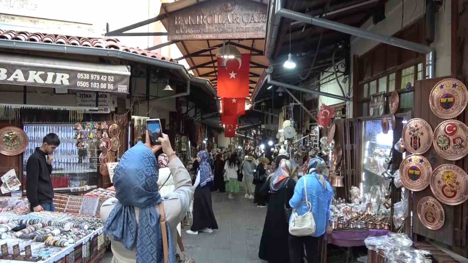Gaziantep’te turist hareketliliği başladı 10 gaziantepte turist hareketliligi basladi 6 pEs3784v