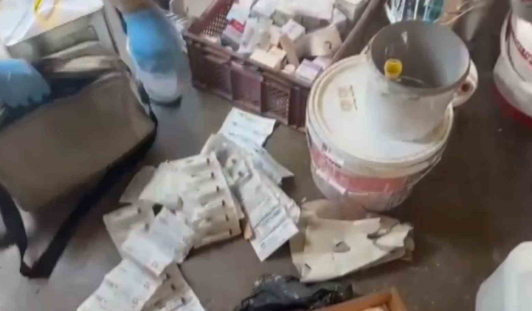 gaziantepte-usulsuz-sekilde-uretilen-2-bin-334-adet-tibbi-ilac-ele-gecirildi-aTGRGaP9.jpg