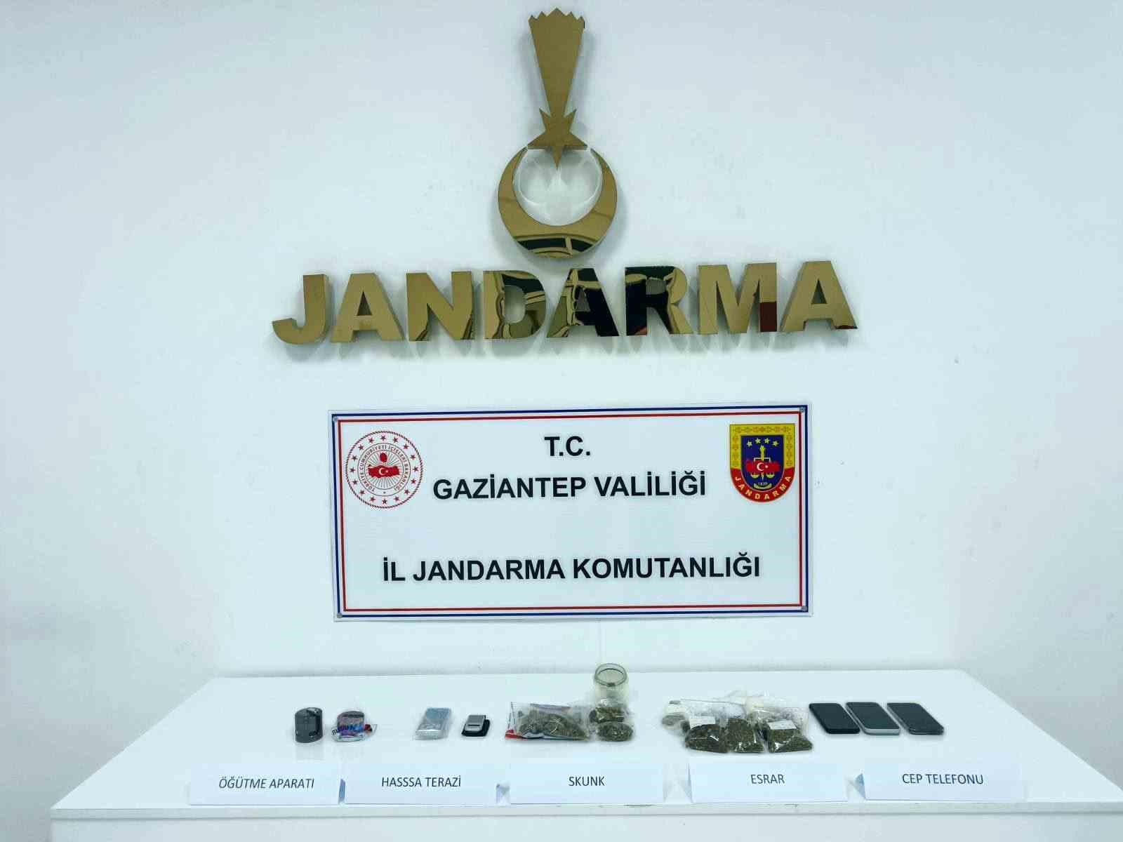 Gaziantep’te uyuşturucu tacirlerine darbe: 14 şahıs tutuklandı 7 gaziantepte uyusturucu tacirlerine darbe 14 sahis tutuklandi 3 LZL1ITSk