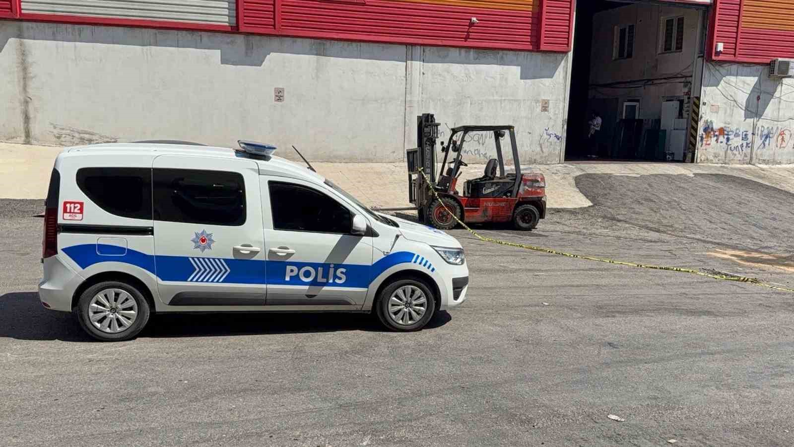 gaziantepte uzerine forklift devrilen genc isci hayatini kaybetti 0 XrdYPMmt