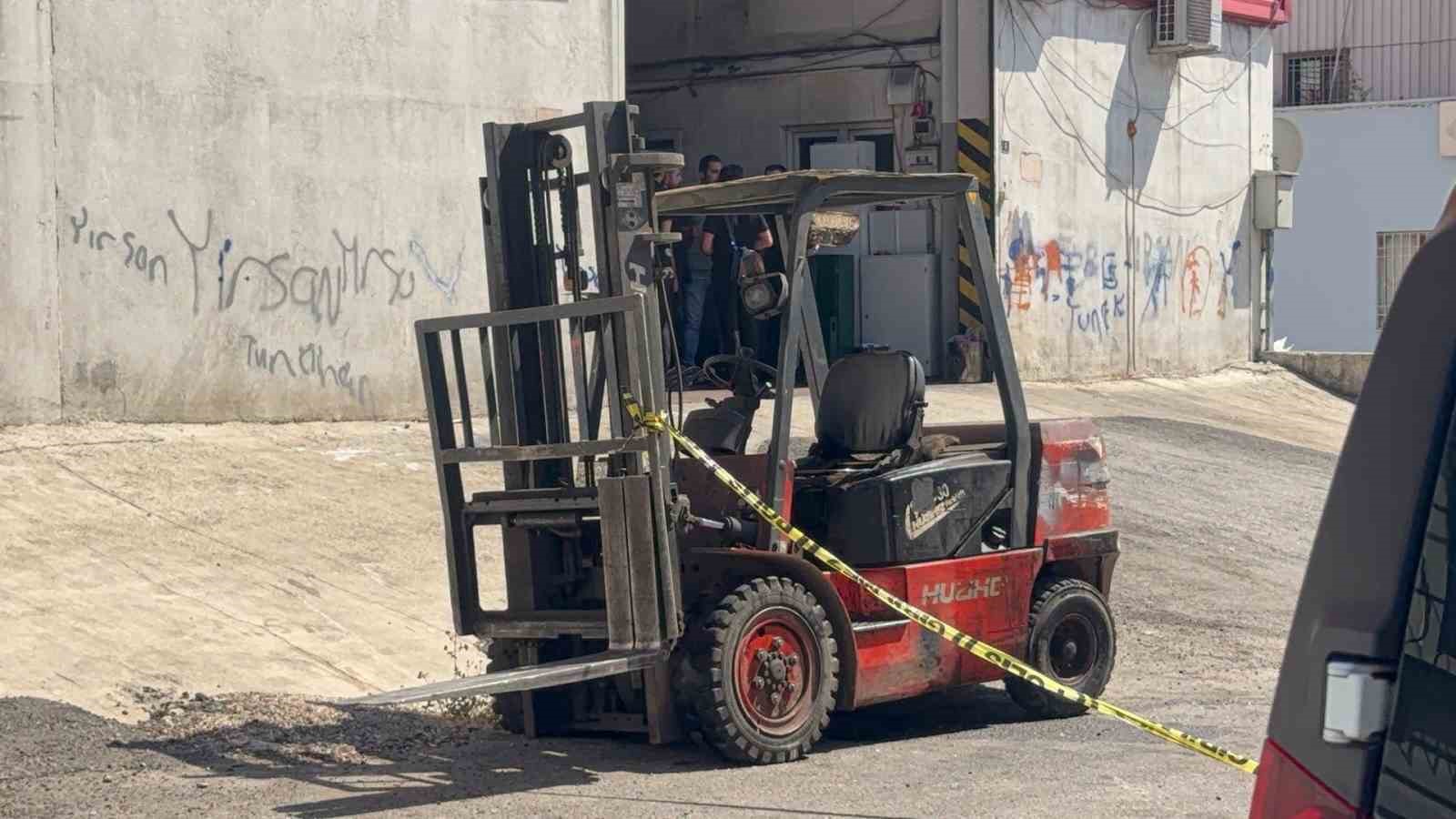 gaziantepte uzerine forklift devrilen genc isci hayatini kaybetti 1 gUhI8zh1