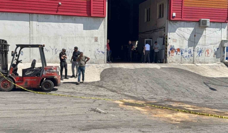 gaziantepte-uzerine-forklift-devrilen-genc-isci-hayatini-kaybetti-mpBqHSQK.jpg