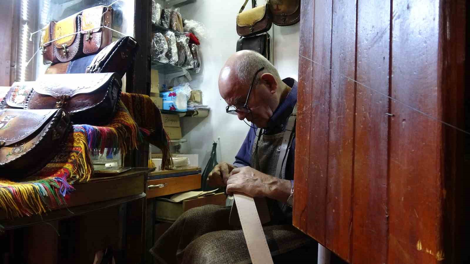 gaziantepte yasli usta 66 yildir canta uretiyor 3 WRf6sB6H