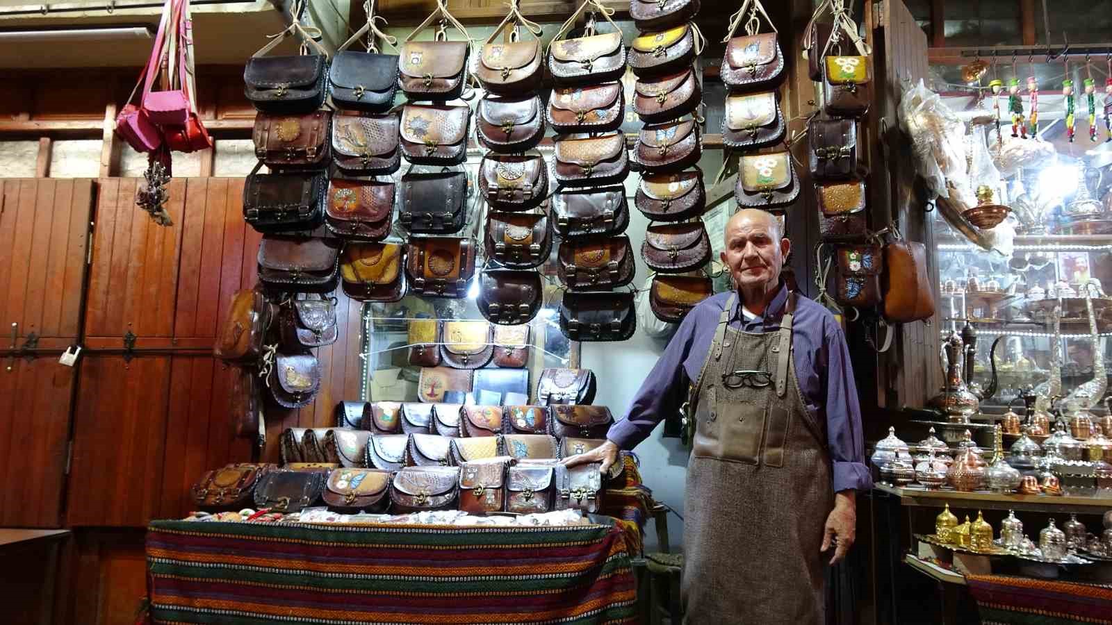 gaziantepte yasli usta 66 yildir canta uretiyor 4 5ruO9JZO