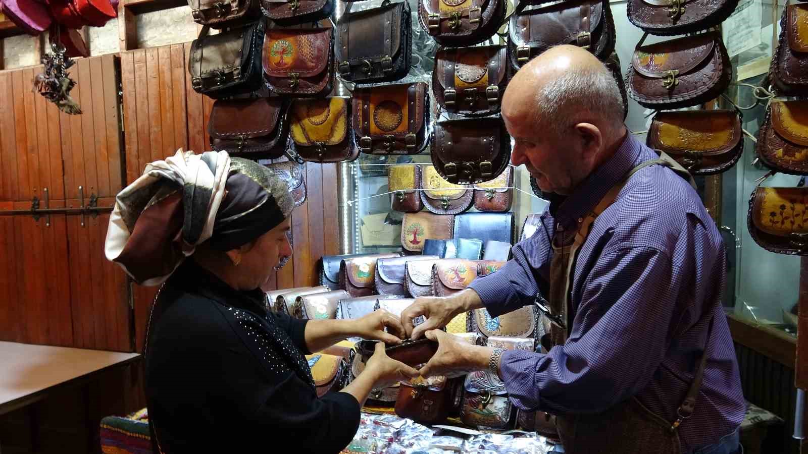 gaziantepte yasli usta 66 yildir canta uretiyor 5 ShyAq42p