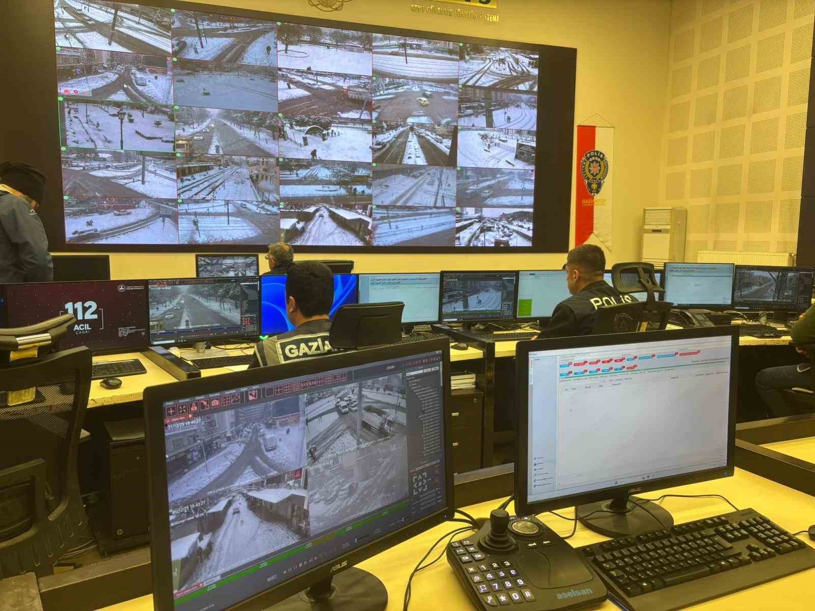 gaziantepte yilbasi gecesi 2 bin 613 arac ve 12 bin 117 personel gorev basinda KjLgRqQL