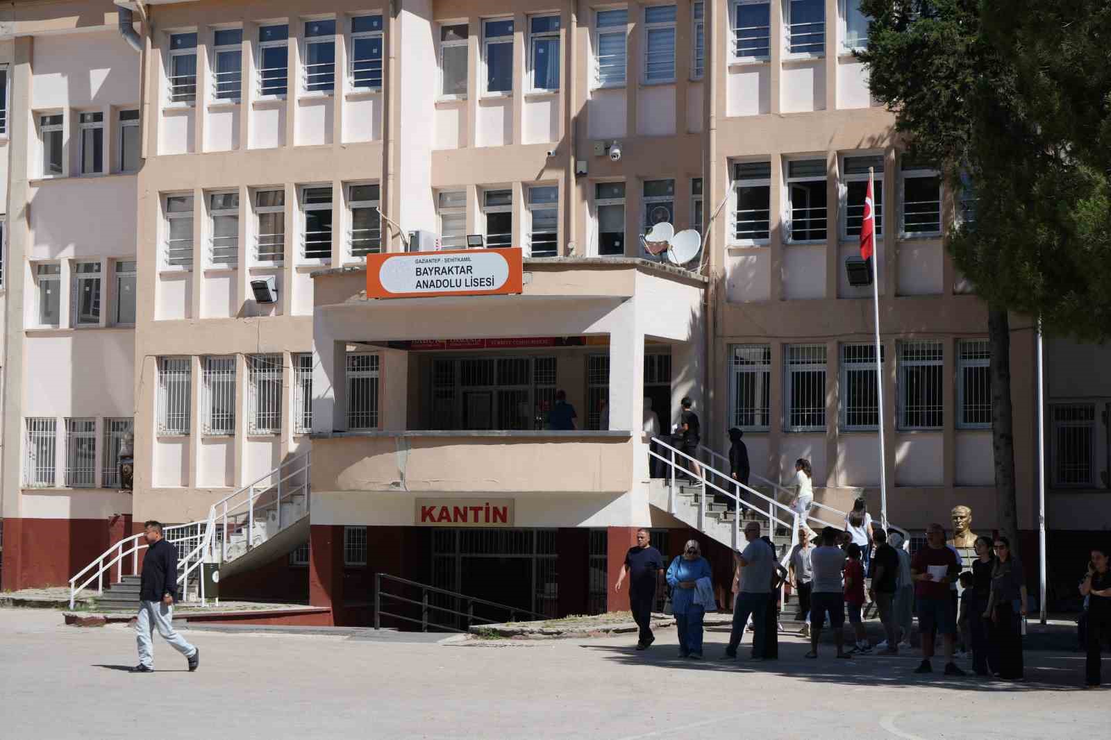 Gaziantep’te YKS heyecanı devam ediyor 5 gaziantepte yks heyecani devam ediyor 1 3KbBW4ql