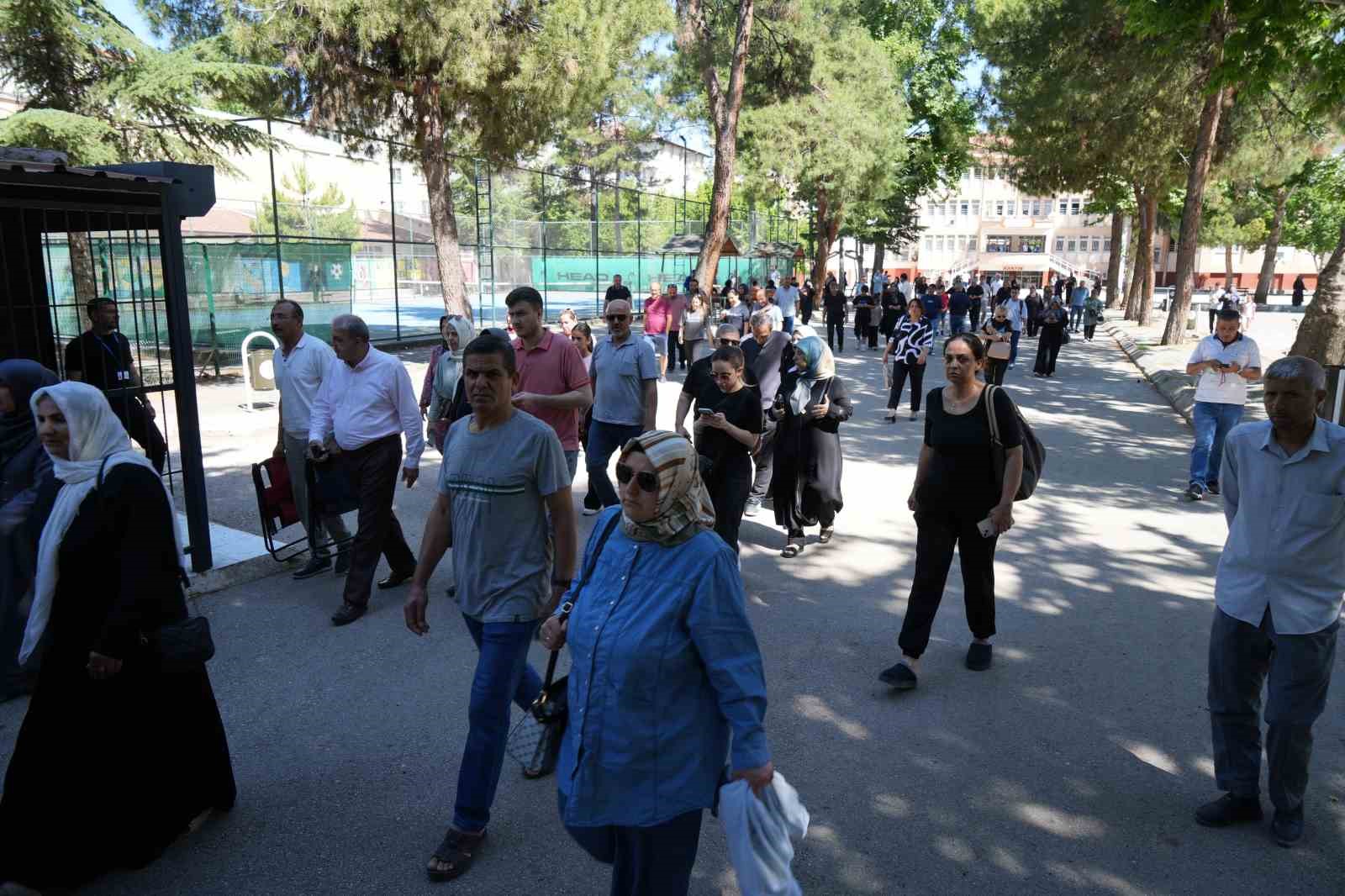 Gaziantep’te YKS heyecanı devam ediyor 8 gaziantepte yks heyecani devam ediyor 4 aiR3yknp