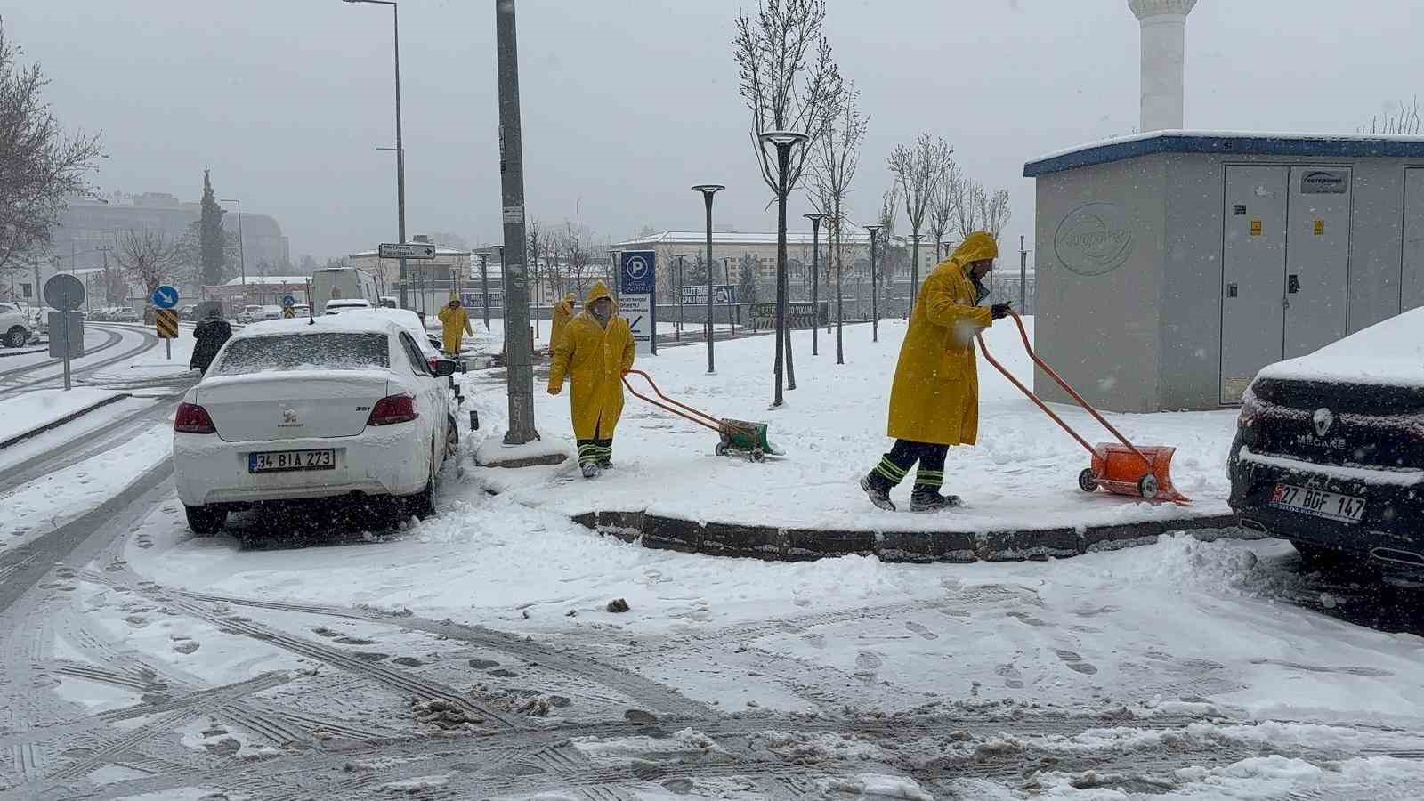 gaziantepte yogun kar yagisi etkili oluyor 0 S6ADeCFC